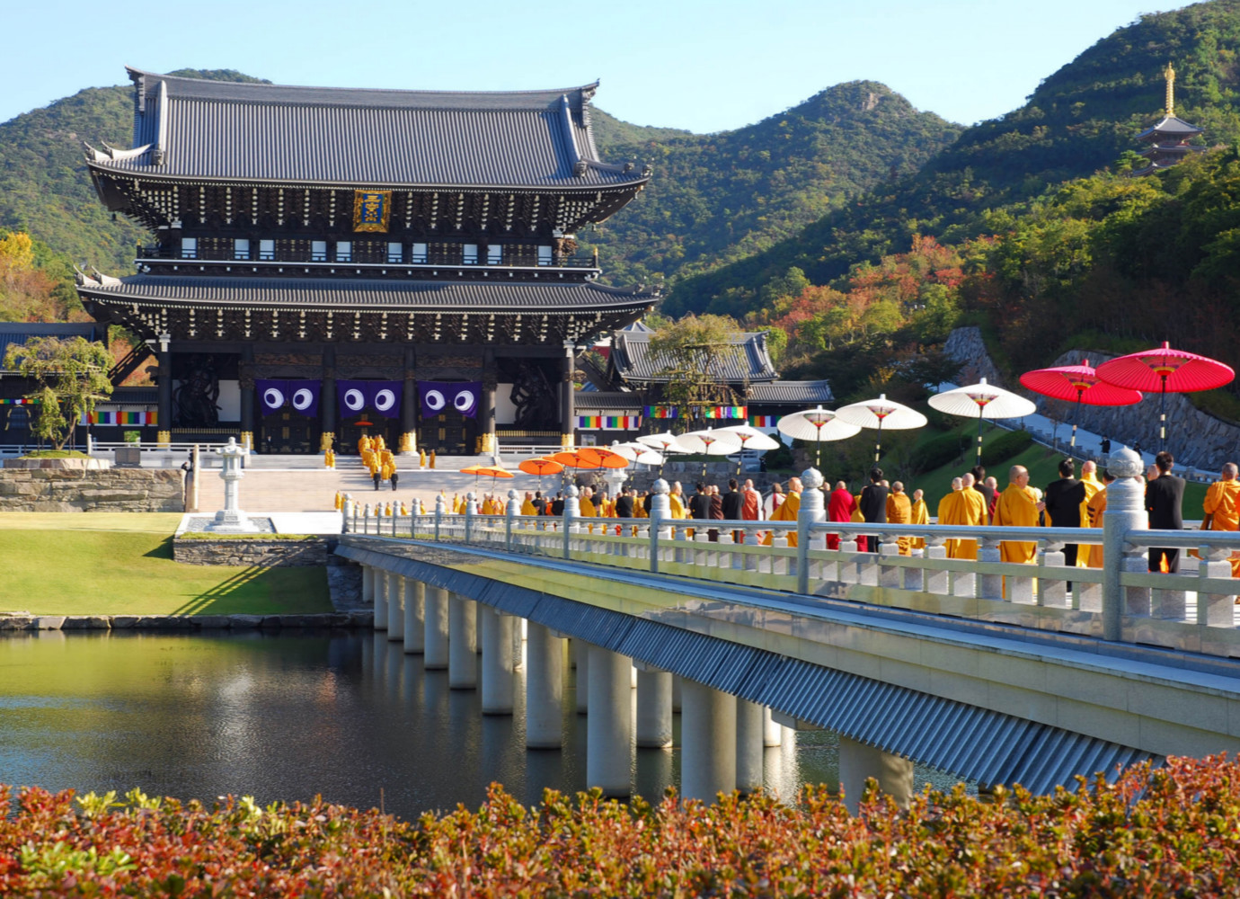 平成20年11月1日　兵庫県加東市の地に建立された念佛宗総本山「佛教之王堂」落慶法要が厳かに執り行われました
